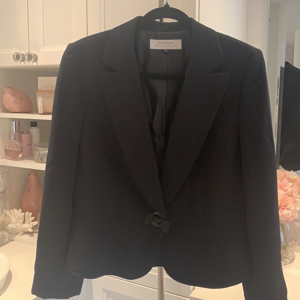 Tahari blazer